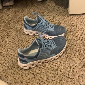 Blue OnCloud sneakers size 8